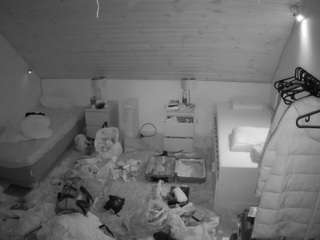 voyeurcam-julmodels-whitebed-3