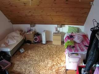 voyeurcam-julmodels-whitebed-3