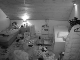 voyeurcam-julmodels-whitebed-3