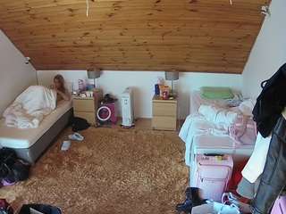 voyeurcam-julmodels-whitebed-3