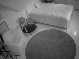 voyeurcam-julmodels-whitebed-4 webcam