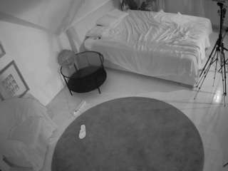 camsoda voyeurcam-julmodels-whitebed-4