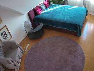 Myfreecam Model Login camsoda voyeurcam-julmodels-whitebed-4