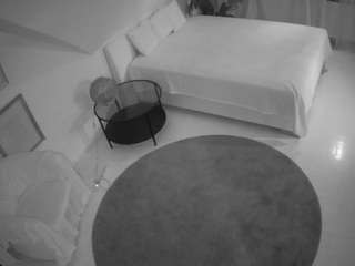 Webcam Model Jazmen camsoda voyeurcam-julmodels-whitebed-4