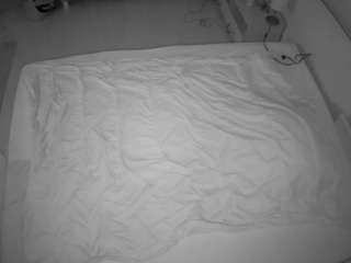 voyeurcam-julmodels-whitebed-4