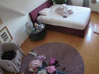 Cam Models Naked camsoda voyeurcam-julmodels-whitebed-4