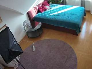 camsoda voyeurcam-julmodels-whitebed-4