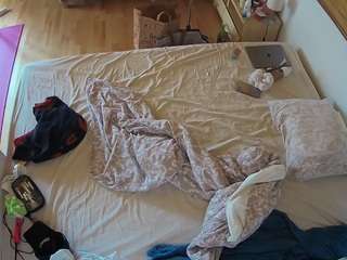 camsoda voyeurcam-julmodels-whitebed-4