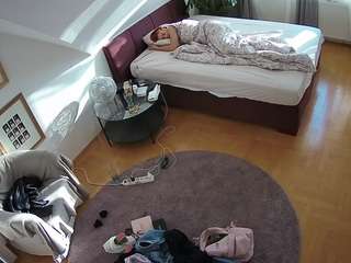 camsoda voyeurcam-julmodels-whitebed-4