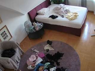 Ameture Nude Models camsoda voyeurcam-julmodels-whitebed-4