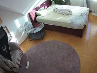 voyeurcam-julmodels-whitebed-4