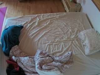 voyeurcam-julmodels-whitebed-4 Sexylu camsoda