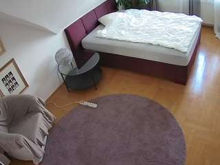 Live Webcam Models camsoda voyeurcam-julmodels-whitebed-4