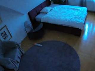 Reallivecam House camsoda voyeurcam-julmodels-whitebed-4