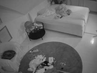 Live Cam Models camsoda voyeurcam-julmodels-whitebed-4