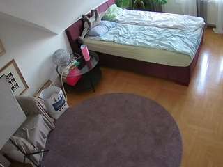 Live Cam Models Free camsoda voyeurcam-julmodels-whitebed-4