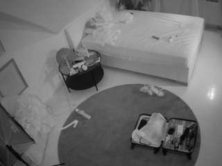 Live Cam Voyeur camsoda voyeurcam-julmodels-whitebed-4