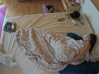 Online Cam Models camsoda voyeurcam-julmodels-whitebed-4