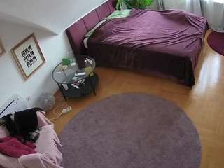 voyeurcam-julmodels-whitebed-4