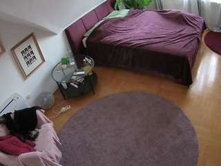 voyeurcam-julmodels-whitebed-4