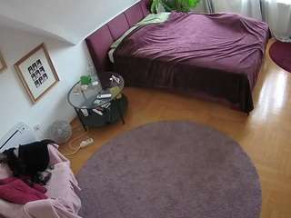 voyeurcam-julmodels-whitebed-4