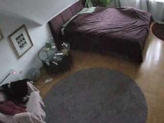 voyeurcam-julmodels-whitebed-4