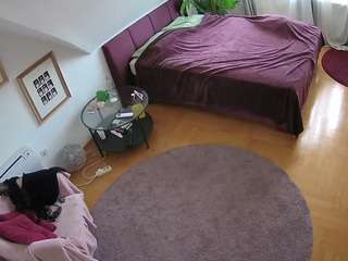voyeurcam-julmodels-whitebed-4
