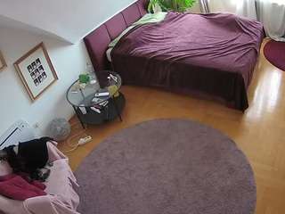 voyeurcam-julmodels-whitebed-4
