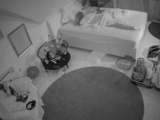 voyeurcam-julmodels-whitebed-4