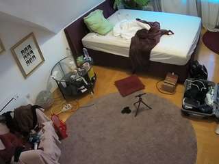 voyeurcam-julmodels-whitebed-4