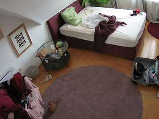 voyeurcam-julmodels-whitebed-4