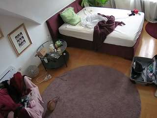 voyeurcam-julmodels-whitebed-4