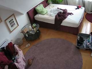 voyeurcam-julmodels-whitebed-4