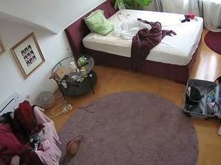 voyeurcam-julmodels-whitebed-4