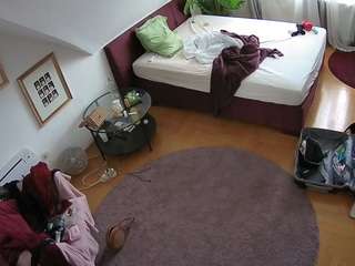 voyeurcam-julmodels-whitebed-4