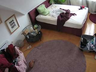 voyeurcam-julmodels-whitebed-4