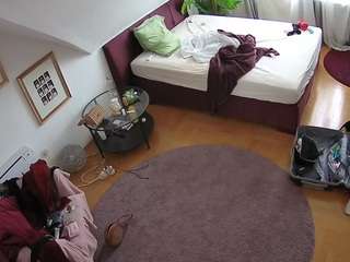 voyeurcam-julmodels-whitebed-4