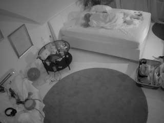 voyeurcam-julmodels-whitebed-4
