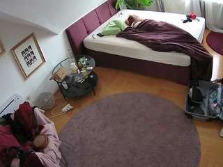 voyeurcam-julmodels-whitebed-4