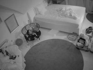 voyeurcam-julmodels-whitebed-4