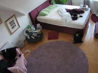 voyeurcam-julmodels-whitebed-4