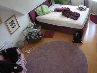 voyeurcam-julmodels-whitebed-4 webcam