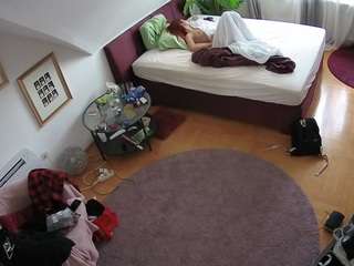 voyeurcam-julmodels-whitebed-4