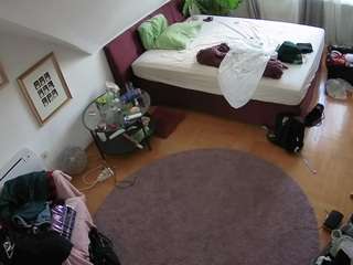 voyeurcam-julmodels-whitebed-4