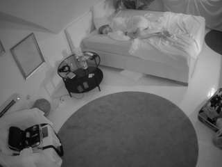 voyeurcam-julmodels-whitebed-4 Modèle Webcam Profil