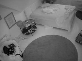 voyeurcam-julmodels-whitebed-4 Modèle Webcam Profil