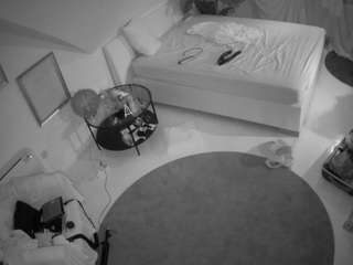  voyeurcam-julmodels-whitebed-4 chat room