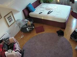 voyeurcam-julmodels-whitebed-4