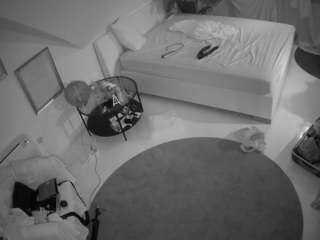 voyeurcam-julmodels-whitebed-4