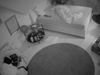 voyeurcam-julmodels-whitebed-4